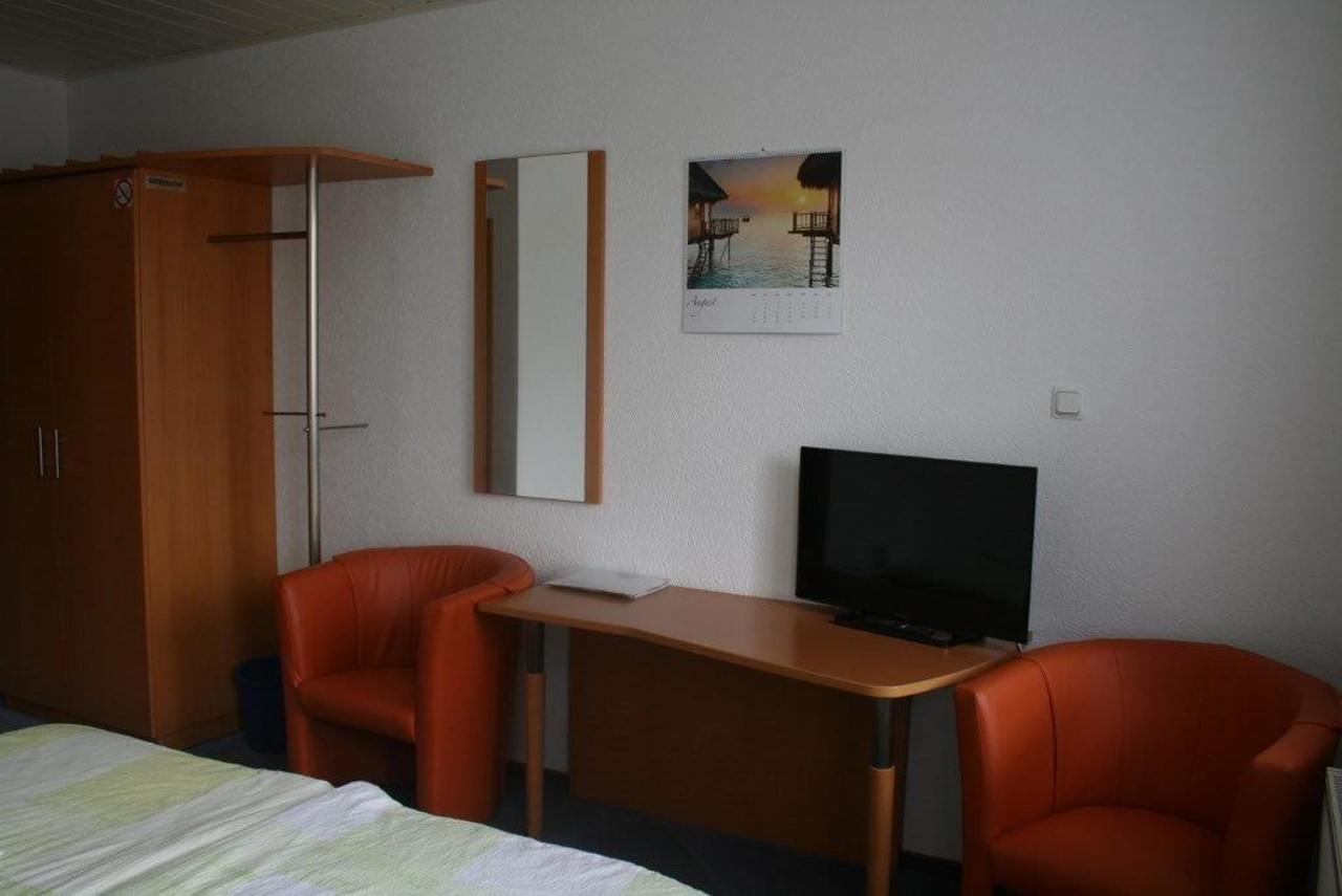Отель Pension Zur Krone Эйзенах Экстерьер фото
