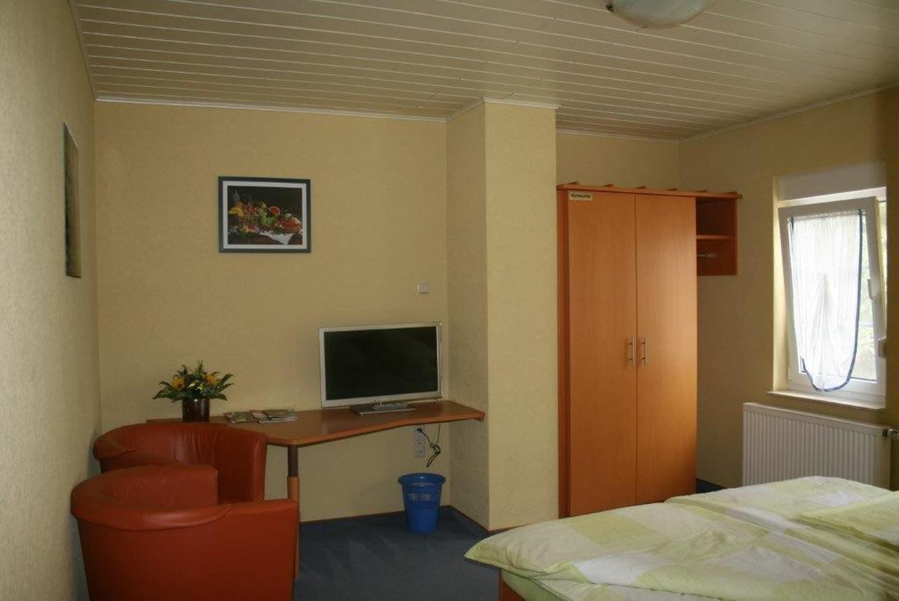Отель Pension Zur Krone Эйзенах Экстерьер фото