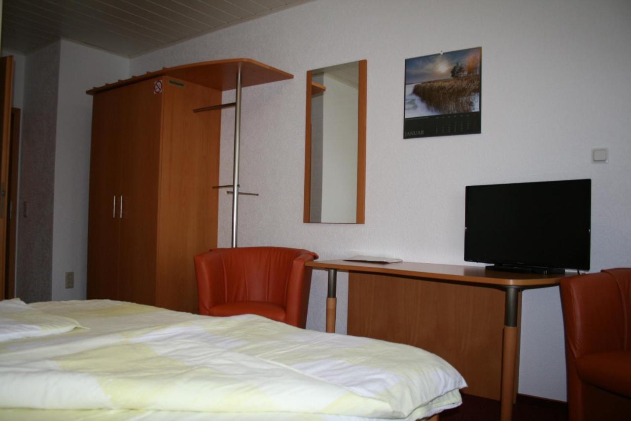 Отель Pension Zur Krone Эйзенах Экстерьер фото